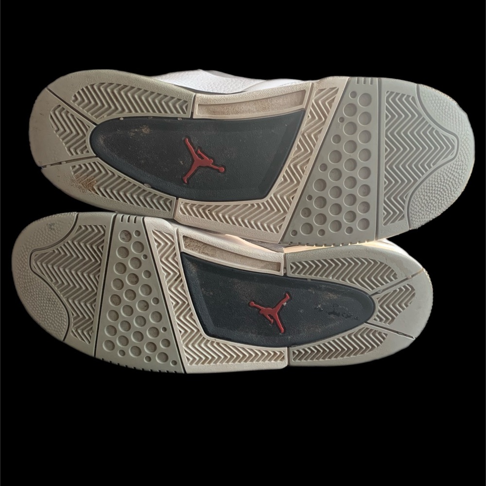 Michael Jordan Big Fund white, silver and red bball kicks💫 size 9 mens. - Picture 6 of 13